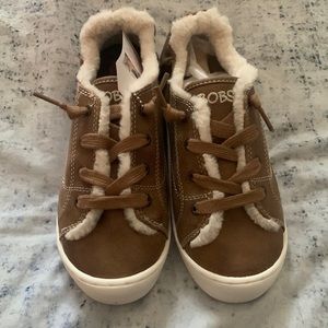 Sketchers brand BOBS memory foam tan and cream sneakers Size 7 NWT